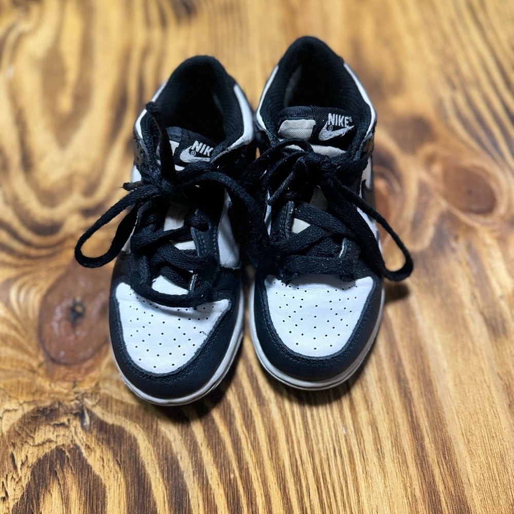 Nikes - Picture 5 of 5